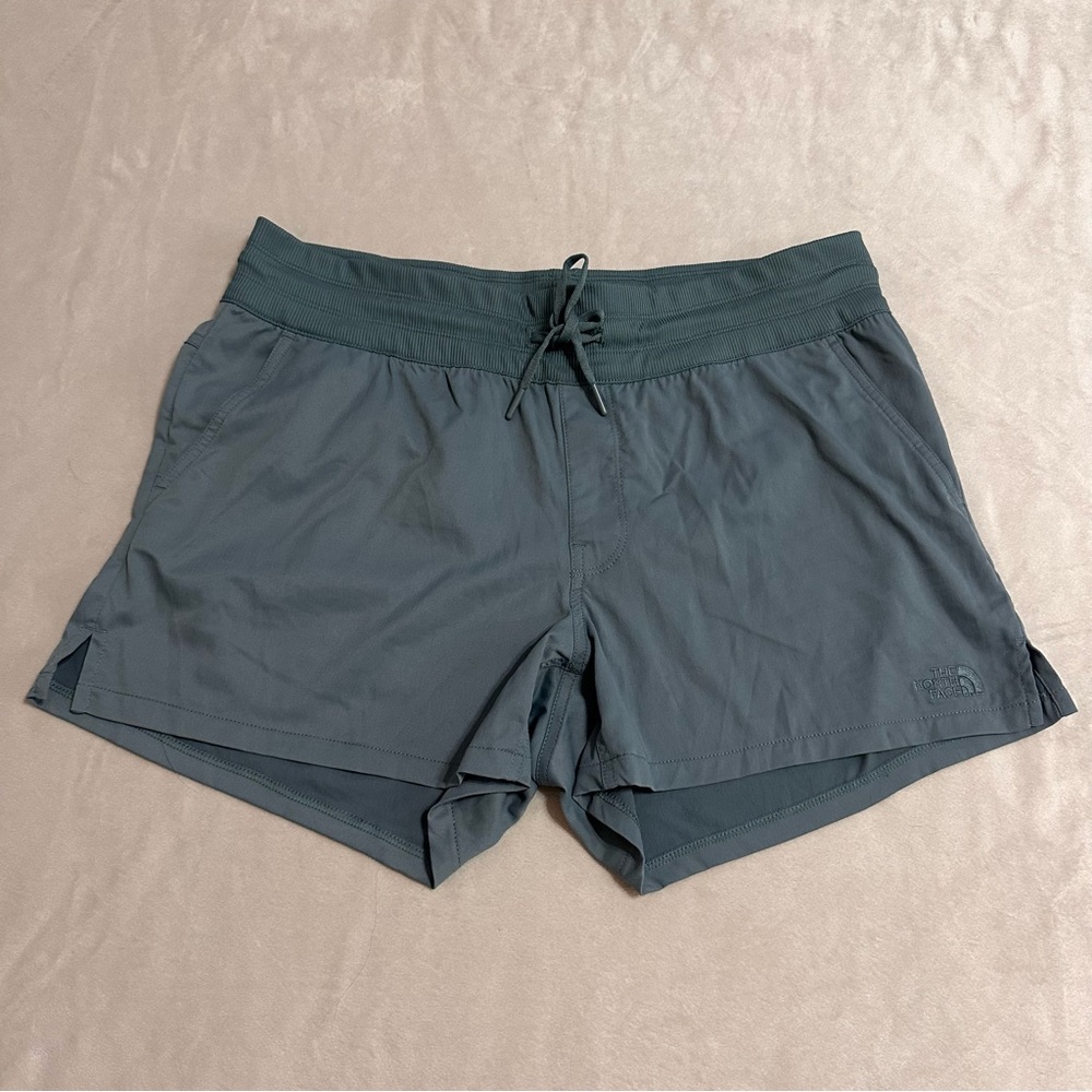Women's The North Face Shorts, Globlin Blue, Size Large